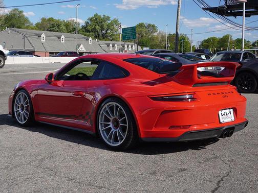 Guards Red 2018 Porsche 911 GT3