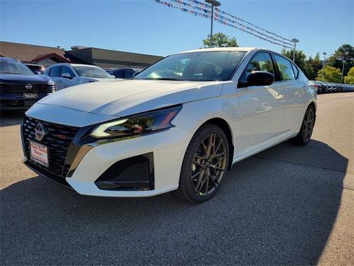 2025 Nissan Altima SR FWD
