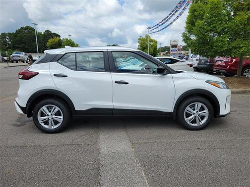 2025 Nissan Kicks S