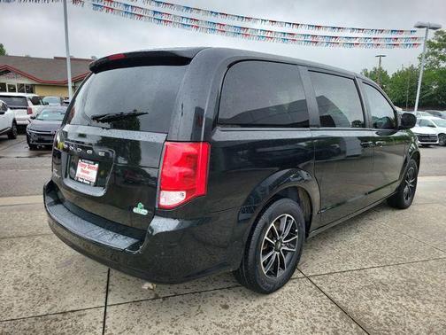 Black Onyx Crystal Pearlcoat 2019 Dodge Grand Caravan SE