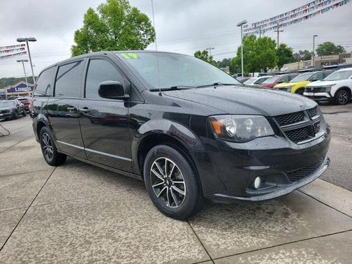 Black Onyx Crystal Pearlcoat 2019 Dodge Grand Caravan SE
