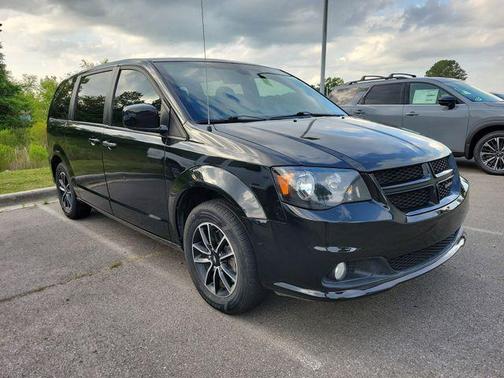 Black Onyx Crystal Pearlcoat 2019 Dodge Grand Caravan SE