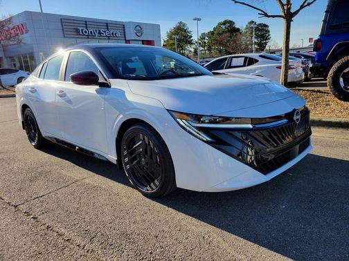 Aspen White Tricoat/Super Black 2026 Nissan Sentra SR