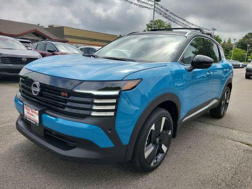 Arctic Ice Blue Metallic/Super Black 2025 Nissan Kicks SR