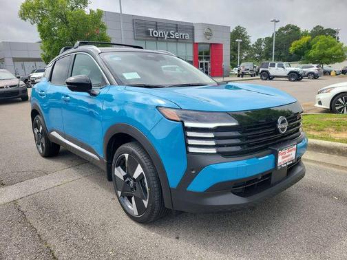 Arctic Ice Blue Metallic/Super Black 2025 Nissan Kicks SR