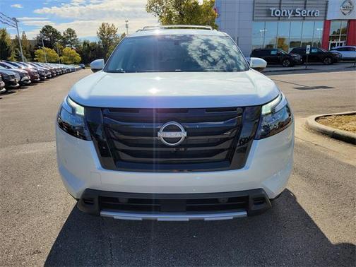 2025 Nissan Pathfinder SL FWD