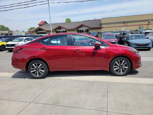Scarlet Ember Tintcoat 2025 Nissan Versa 1.6 SV