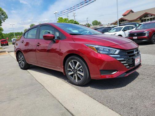 Scarlet Ember Tintcoat 2025 Nissan Versa 1.6 SV