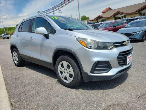 Silver Ice Metallic 2017 Chevrolet Trax LS