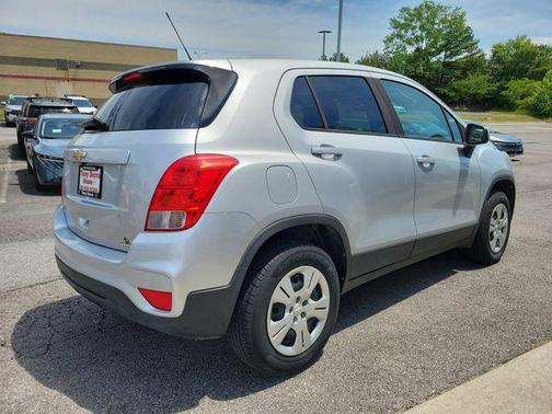 Silver Ice Metallic 2017 Chevrolet Trax LS
