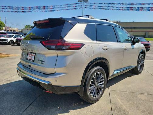 Champagne Silver Metallic/Super Black 2025 Nissan Rogue Platinum