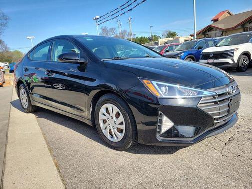 2019 Hyundai ELANTRA SE