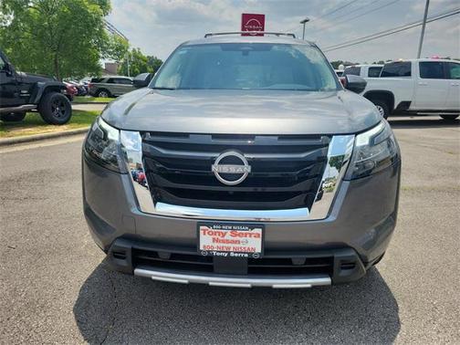 2025 Nissan Pathfinder SL FWD