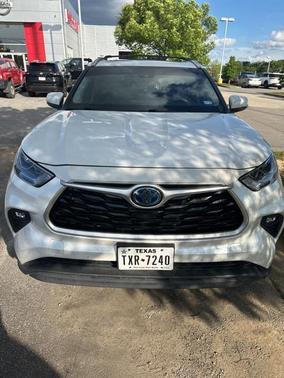 2022 Toyota Highlander Hybrid XLE