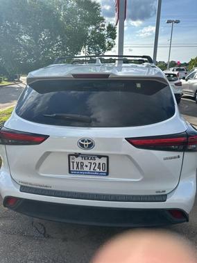 2022 Toyota Highlander Hybrid XLE