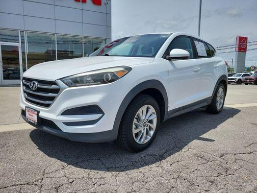 Dazzling White 2018 Hyundai TUCSON SE