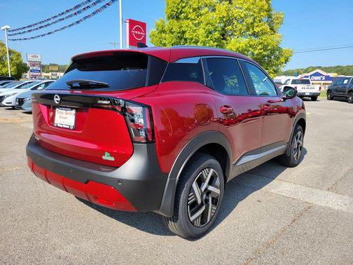 Scarlet Ember Tintcoat/Super Black 2026 Nissan Kicks SV