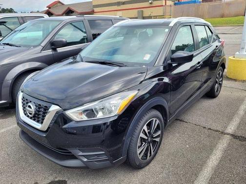 Super Black 2019 Nissan Kicks SV
