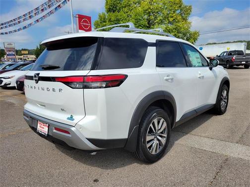2025 Nissan Pathfinder SL FWD