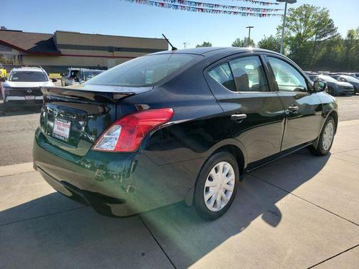 Super Black 2017 Nissan Versa 1.6 S+