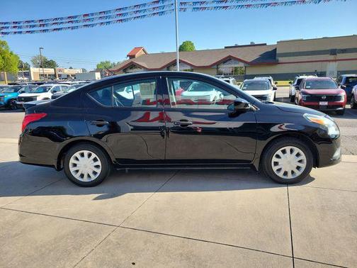 Super Black 2017 Nissan Versa 1.6 S+