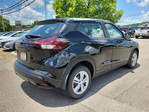 2025 Nissan Kicks S
