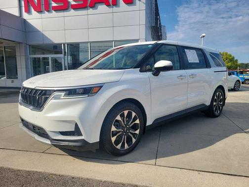 Snow White Pearl 2024 Kia Carnival EX