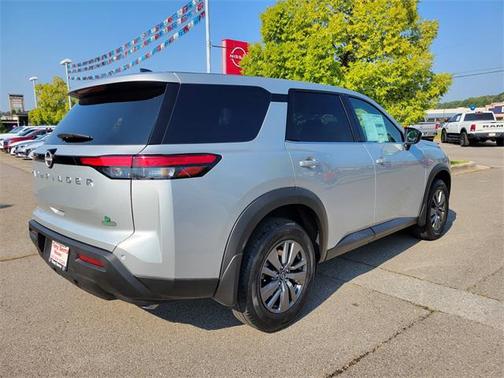 2025 Nissan Pathfinder S FWD