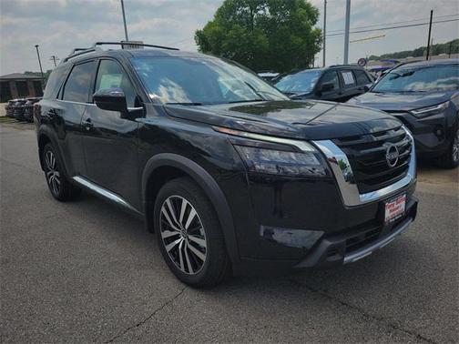 2025 Nissan Pathfinder Platinum 4WD