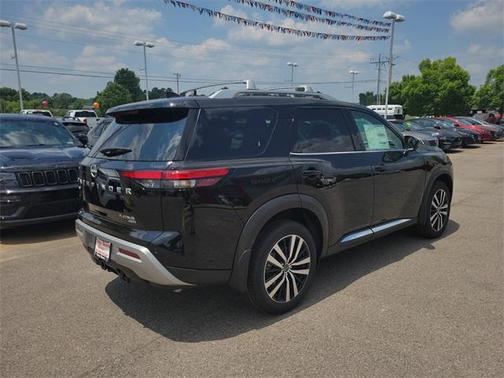 2025 Nissan Pathfinder Platinum 4WD