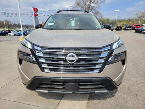 Champagne Silver Metallic/Super Black 2026 Nissan Rogue Platinum