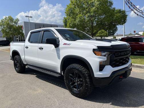 Summit White 2023 Chevrolet Silverado 1500 Custom Trail Boss