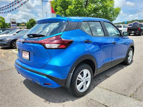 2025 Nissan Kicks S