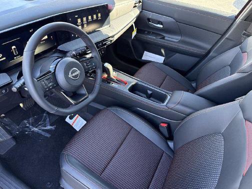 Scarlet Ember Tintcoat 2026 Nissan Kicks SR