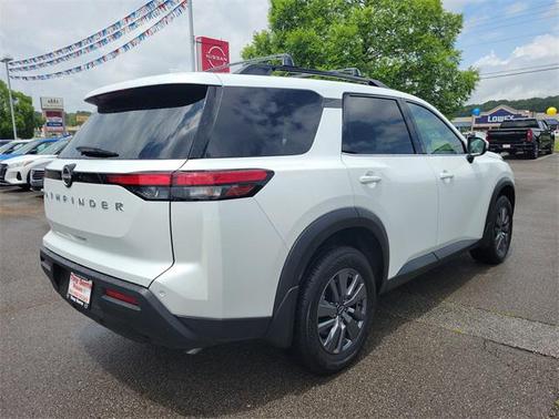 2025 Nissan Pathfinder SV FWD