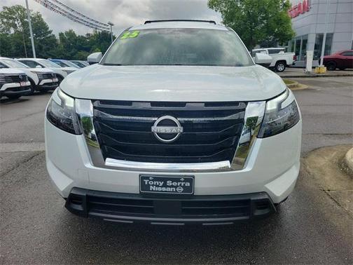 2025 Nissan Pathfinder SV FWD