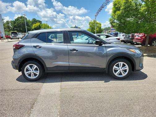 2025 Nissan Kicks S