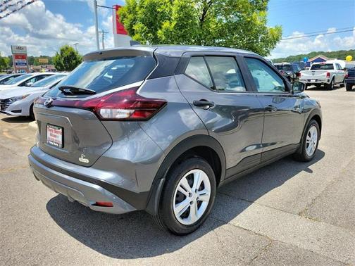 2025 Nissan Kicks S
