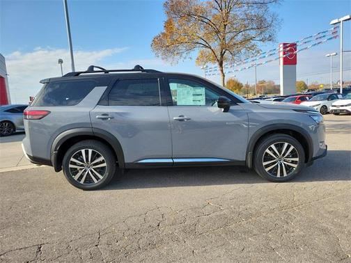 2025 Nissan Pathfinder Platinum FWD