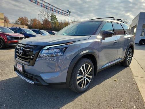 2025 Nissan Pathfinder Platinum FWD