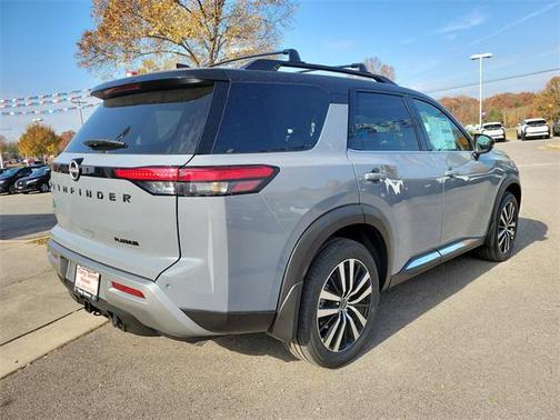 2025 Nissan Pathfinder Platinum FWD