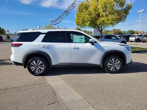 2026 Nissan Pathfinder SL