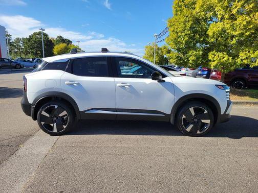 Aspen White Tricoat 2026 Nissan Kicks SR