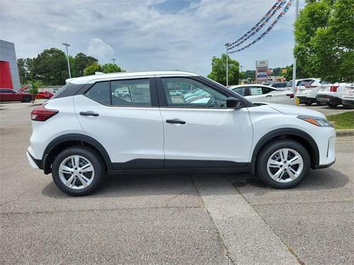 2025 Nissan Kicks S