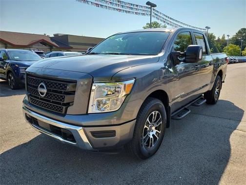 2024 Nissan Titan SV