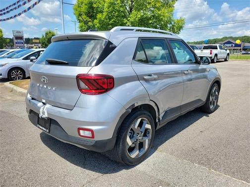 2024 Hyundai VENUE SEL