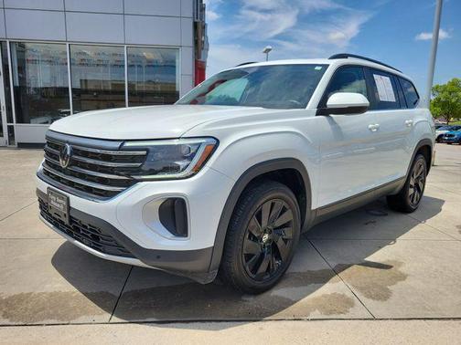 Pure White 2024 Volkswagen Atlas 2.0T SE w/Technology