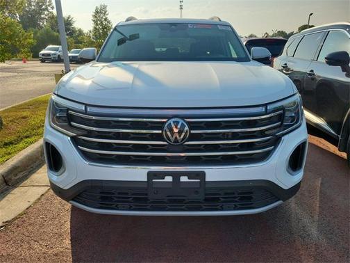 Pure White 2024 Volkswagen Atlas 2.0T SE w/Technology