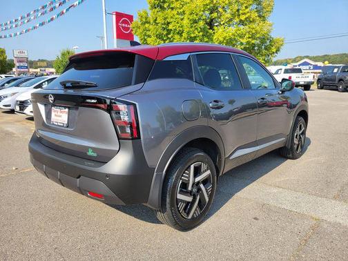 Gun Metallic/Scarlet Ember Tintcoat 2026 Nissan Kicks SV