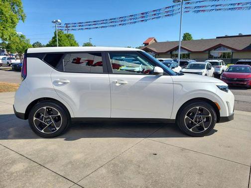 Snow White Pearl 2025 Kia Soul EX
